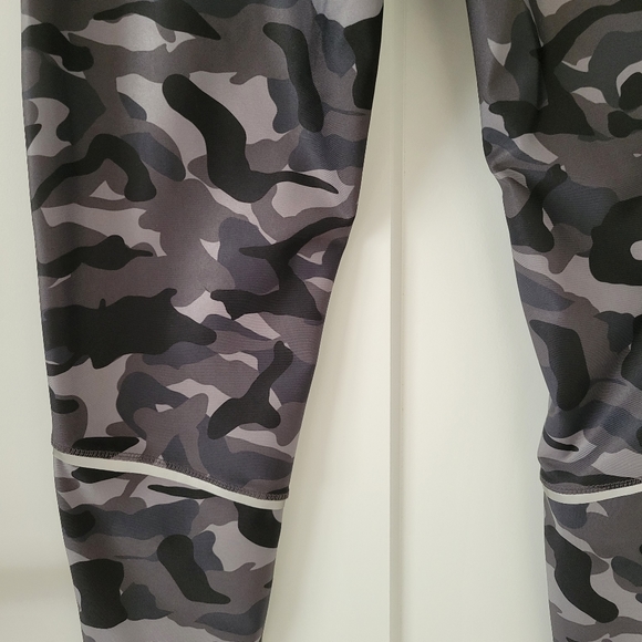 Marika - Ivy Camo Print Ankle Legging NWOT - Picture 5 of 7